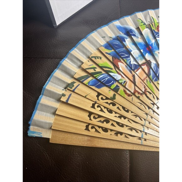 Spanish Hand Painted Wooden Folding Fan Decorative Accessory Espana NWT Abanico - Picture 3 of 9